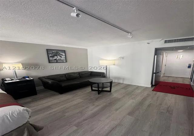 Photo 3 of Condo for sale at 19201 Collins Ave #918, Sunny Isles Beach, FL 33160 | MLS# A12102078 | Listing updated on 2026-10-07