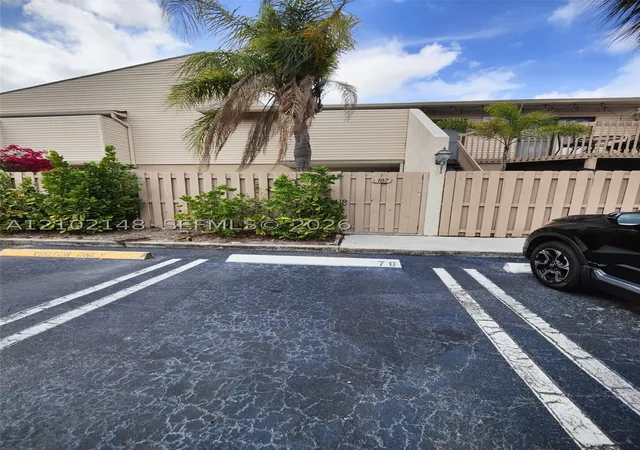 Photo 2 of Condo for sale at 616 Executive Ctr Dr #107, West Palm Beach, FL 33401 | MLS# A12102148 | Listing updated on 2026-10-07