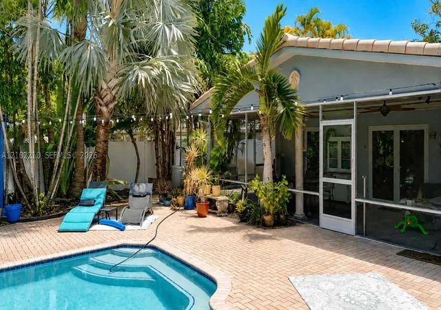 Photo 3 of Single family home for sale at 2400 Ne 5th Avenue, Wilton Manors, FL 33305 | MLS# A12102210 | Listing updated on 2026-10-07
