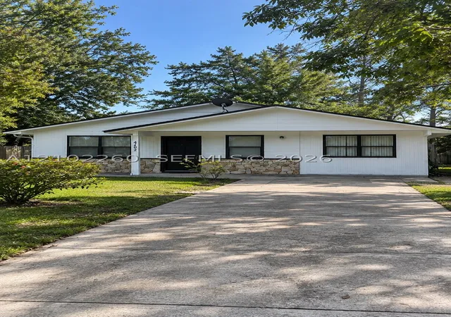 Photo 2 of Single family home for sale at 462 Sally St, Green Cove Springs, FL 32043 | MLS# A12102260 | Listing updated on 2026-10-07