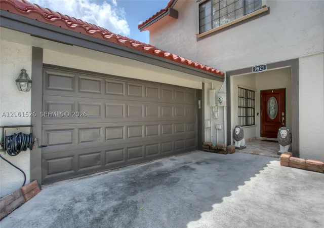 Photo 2 of Single family home for sale at 9521 Nw 18th Mnr, Plantation, FL 33322 | MLS# A12101526 | Listing updated on 2026-10-07