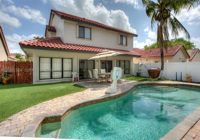 Photo 3 of Single family home for sale at 9521 Nw 18th Mnr, Plantation, FL 33322 | MLS# A12101526 | Listing updated on 2026-10-07