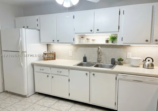 12590 NE 16th Avenue #303