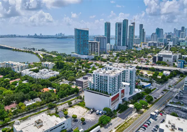 3900 Biscayne Blvd #S-902