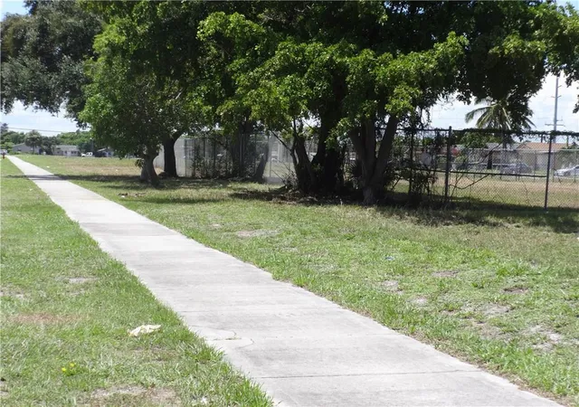 3rd image of 800 Nw Dixie Hwy, Pompano Beach, FL 33060 | MLS# F10085758