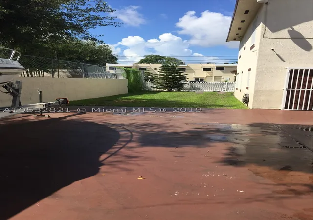4th image of 160 Nw 27Th St, Miami, FL 33127 | MLS# A10532821