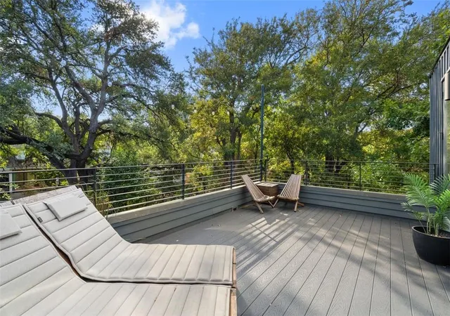 Photo 4 of Condo for sale at 707 E Live Oak St #2, Austin, TX 78704 | MLS# 5304650 | Listing updated on 2026-10-22