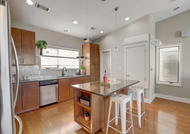 2nd image of 1702 S Lamar Blvd #11, Austin, TX 78704 | MLS# 4220665