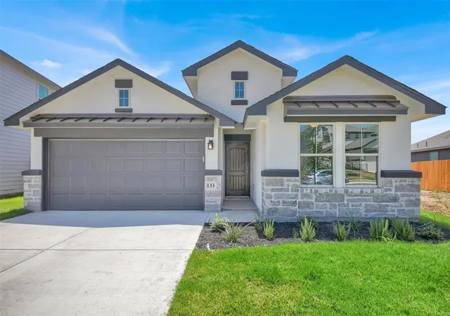 Photo 2 of Sale Pending at 133 Woods Edge Ln, Georgetown, TX 78628 | MLS# 2553817 | Listing updated on 2024-08-14