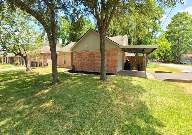 Photo 2 of Single family home for sale at 302 Tiegs St, League City, TX 77573 | MLS# 3976593 | Listing updated on 2023-07-25