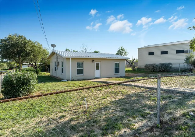 Homes for sale in Zapata, TX | 106 Overview Dr, Zapata, TX 78076 | MLS# 8602335