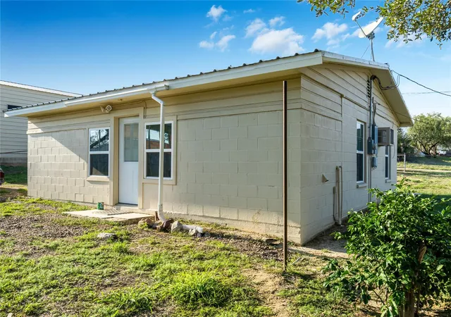 Homes for sale in Zapata, TX | 106 Overview Dr, Zapata, TX 78076 | MLS# 8602335