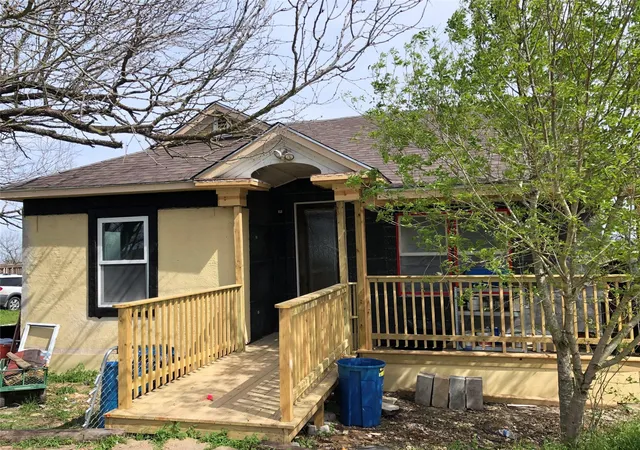 1st image of 4712 Schuelke Rd, Niederwald, TX 78640 | MLS# 7341097