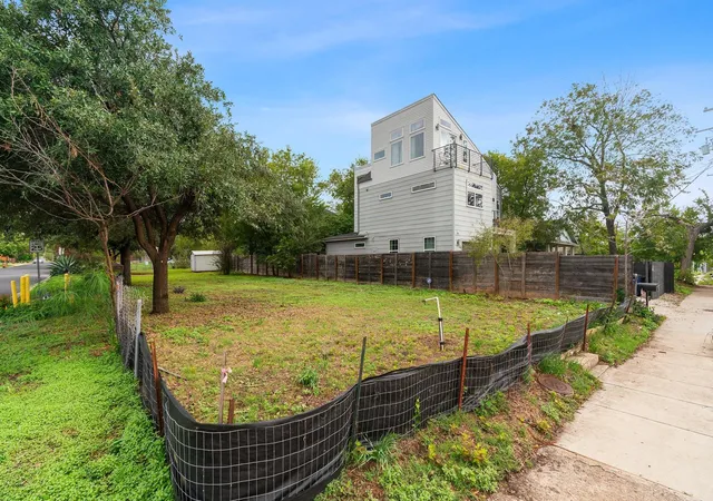 5th image of 1800 E Martin Luther King Jr Blvd, Austin, TX 78702 | MLS# 2223574