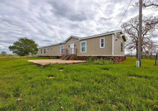 image of 599 Rocky Ridge Ln, Luling, TX 78648 | MLS# 4255371