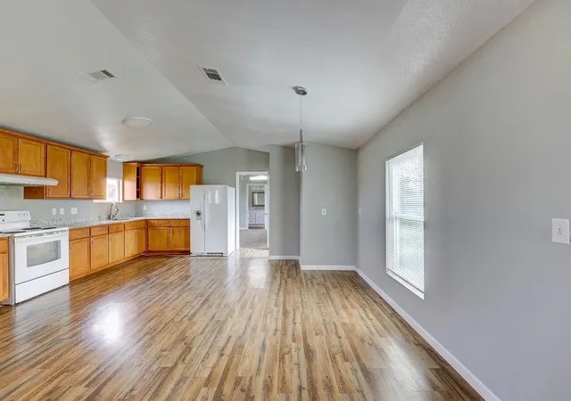 image of 599 Rocky Ridge Ln, Luling, TX 78648 | MLS# 4255371