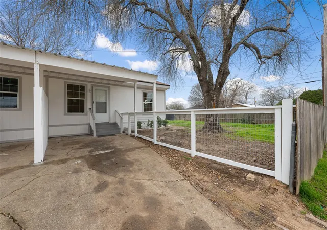 3rd image of 901 Valdez St, Austin, TX 78741