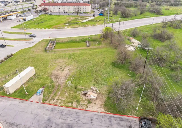 2nd image of 350 Chisholm Pkwy, Round Rock, TX 78681 | MLS# 6776238