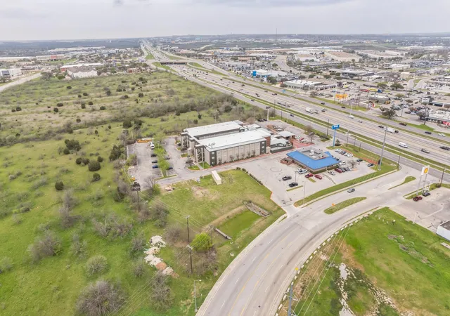 4th image of 350 Chisholm Pkwy, Round Rock, TX 78681 | MLS# 6776238
