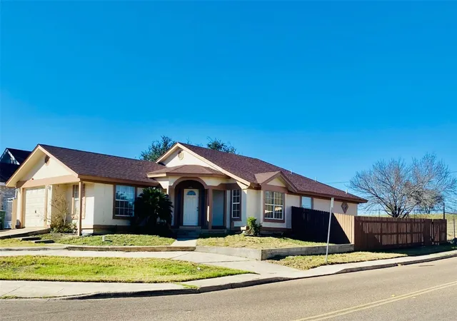 Photo 1 of Single family home for sale at 1602 Avenida Mexico Ave, Laredo, TX 78046 | MLS# 7321178 | Listing updated on 2024-04-05