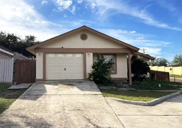 Photo 2 of Single family home for sale at 1602 Avenida Mexico Ave, Laredo, TX 78046 | MLS# 7321178 | Listing updated on 2024-04-05