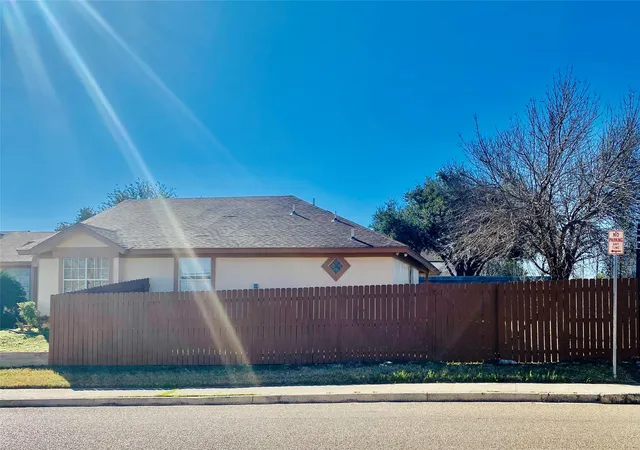 Photo 3 of Single family home for sale at 1602 Avenida Mexico Ave, Laredo, TX 78046 | MLS# 7321178 | Listing updated on 2024-04-05