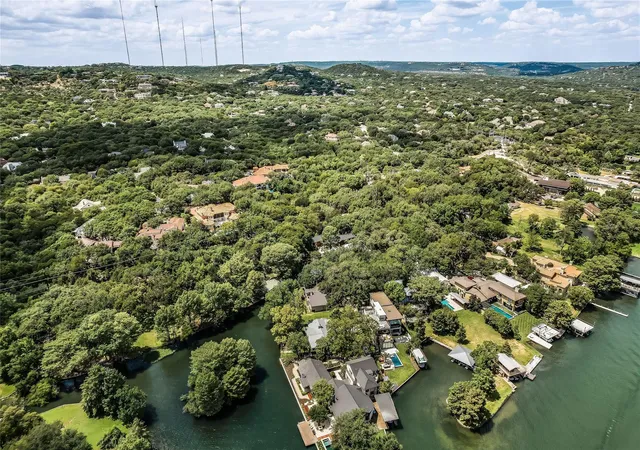 Photo 3 of Single family home for sale at 2934-2938 Westlake Cv, Austin, TX 78746 | MLS# 4018702 | Listing updated on 2026-05-26
