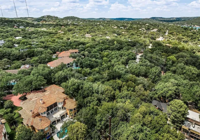 Photo 4 of Single family home for sale at 2934-2938 Westlake Cv, Austin, TX 78746 | MLS# 4018702 | Listing updated on 2026-05-26