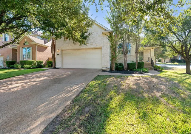 Photo 2 of Single family home for sale at 3101 Persimmon Valley Trl, Austin, TX 78732 | MLS# 6882773 | Listing updated on 2026-10-25