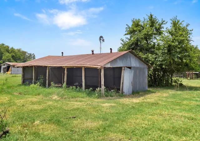 Homes for sale in Flatonia, TX | 145 Stolle Ln, Flatonia, TX 78941 | MLS# 9052497