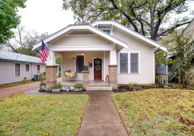 Photo 1 of Single family home for sale at 113 W Creek St, Fredericksburg, TX 78624 | MLS# 1271939 | Listing updated on 2025-03-22