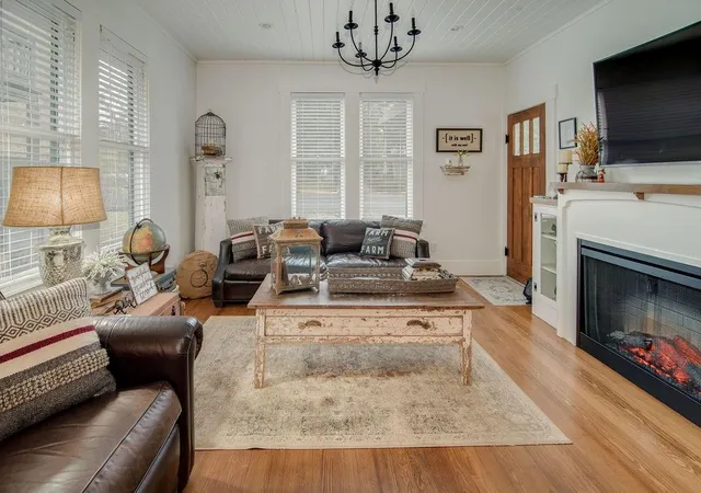 Photo 3 of Single family home for sale at 113 W Creek St, Fredericksburg, TX 78624 | MLS# 1271939 | Listing updated on 2025-03-22