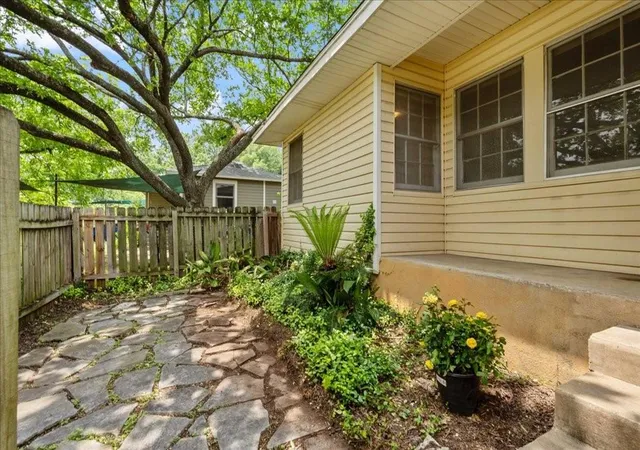 4th image of 5512 Avenue G, Austin, TX 78751 | MLS# 2257464