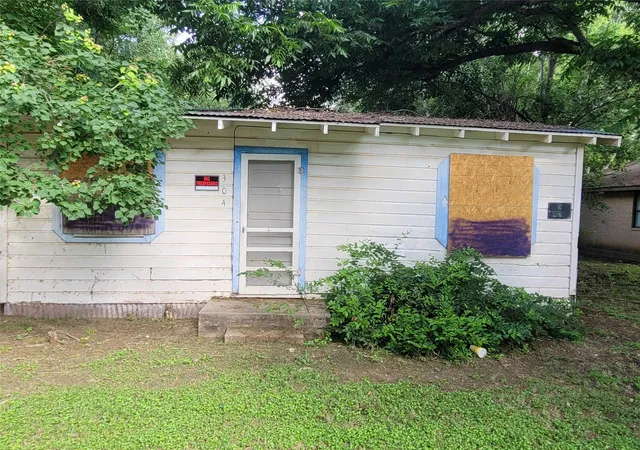 2nd image of 304 Harris St, Smithville, TX 78957 | MLS# 9351402