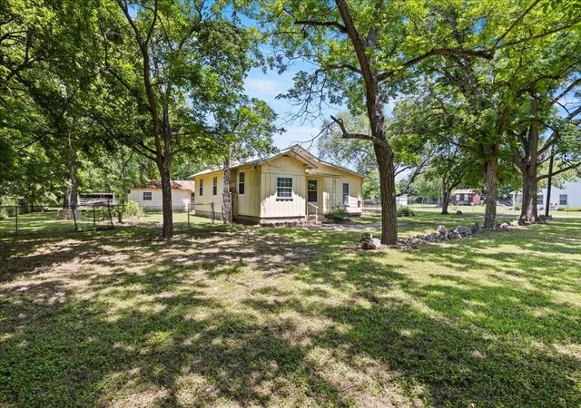 Photo 2 of Sale Pending at 850 Se Ewelling Ln, New Braunfels, TX 78130 | MLS# 1932767 | Listing updated on 2024-12-13