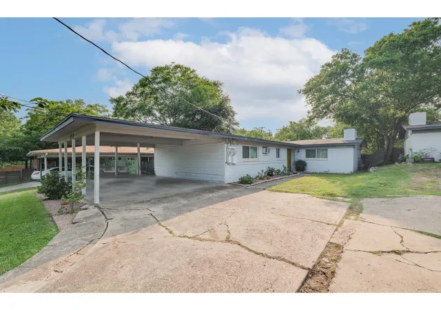 Photo 2 of Multi family home for sale at 1606 Parker Ln, Austin, TX 78741 | MLS# 9815061 | Listing updated on 2024-06-25