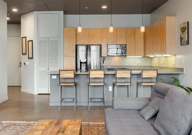 Listing Photo 1 - Condo for sale in building located at 507 Sabine St, Austin, TX 78701 - Unit #605