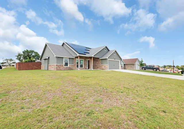 Photo 2 of Single family home for sale at 1123 Limestone Dr, Lampasas, TX 76550 | MLS# 5181018 | Listing updated on 2024-08-02