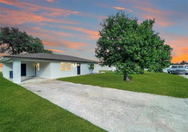 Photo 2 of Single family home for sale at 206 Summit St, Rockdale, TX 76567 | MLS# 4240659 | Listing updated on 2024-07-07