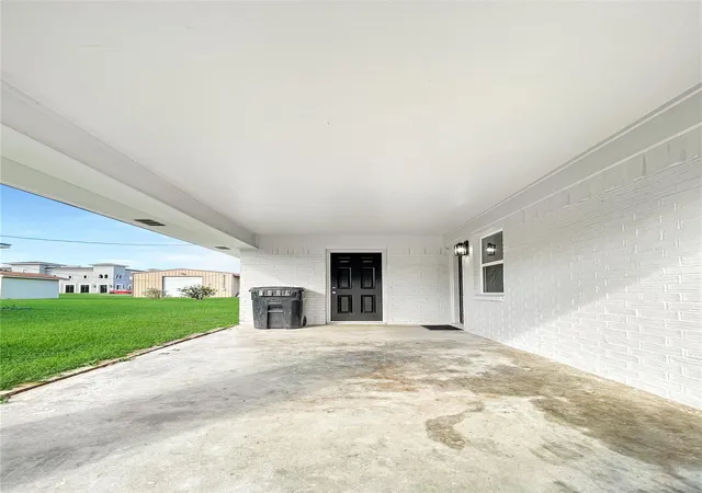 Photo 3 of Single family home for sale at 206 Summit St, Rockdale, TX 76567 | MLS# 4240659 | Listing updated on 2024-07-07