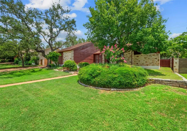 Photo 2 of Sale Pending at 104 Carefree Cir, Lakeway, TX 78734 | MLS# 6344764 | Listing updated on 2024-07-30