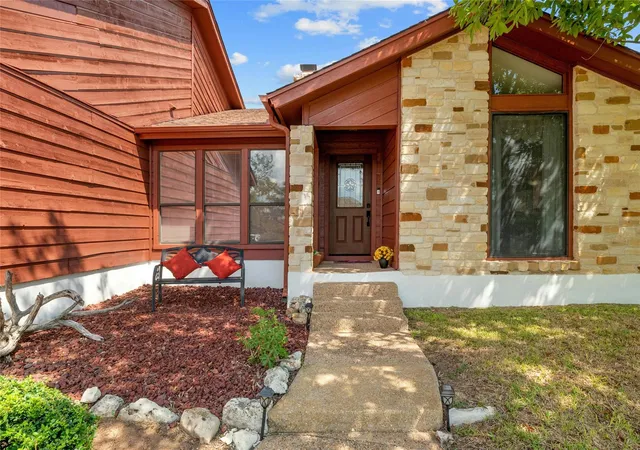 Photo 3 of Sale Pending at 104 Carefree Cir, Lakeway, TX 78734 | MLS# 6344764 | Listing updated on 2024-07-30