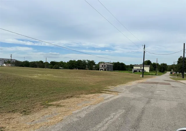 Photo 3 of Single family home for sale at 213 4th St, Rockdale, TX 76567 | MLS# 1652864 | Listing updated on 2026-05-05
