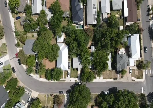 2nd image of 3009 E 18th 1/2 St, Austin, TX 78702 | MLS# 9039667