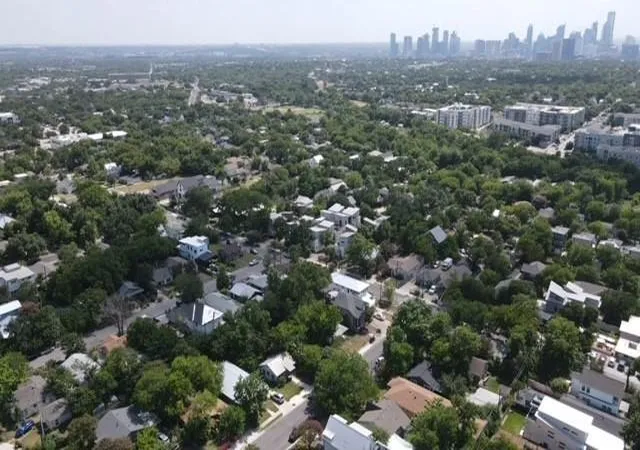 4th image of 3009 E 18Th 1/2 St, Austin, TX 78702 | MLS# 9039667
