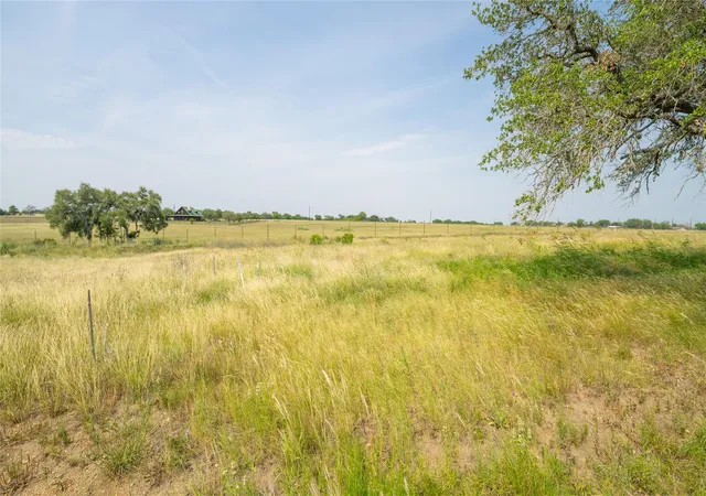 2nd image of 300 Altidore Ave, Dale, TX 78616 | MLS# 8095413