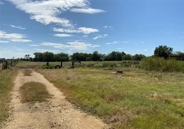 Homes for sale in Dime Box, TX | 8989 Fm 141 Rd, Dime Box, TX 77853 | MLS# 7651189