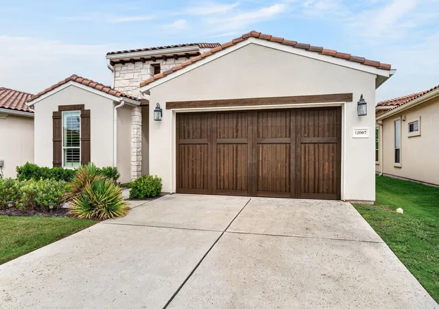 Photo 4 of Sale Pending at 12007 Beautybrush Dr, Austin, TX 78738 | MLS# 1047930 | Listing updated on 2026-09-05