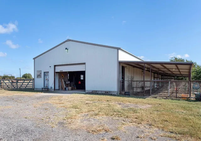 Photo 2 of House for sale at 1833 County Rd 305, Jarrell, TX 76537 | MLS# 8830683 | Listing updated on 2026-06-03