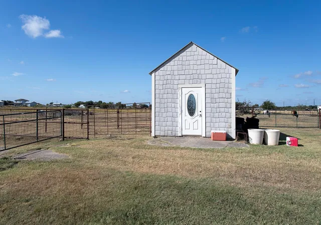 Photo 3 of House for sale at 1833 County Rd 305, Jarrell, TX 76537 | MLS# 8830683 | Listing updated on 2026-06-03
